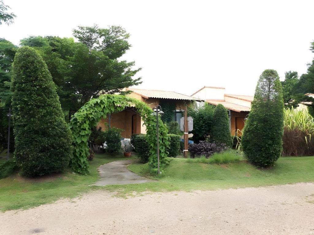 Villa Tuscany Country Resort Suan Phueng Exterior photo